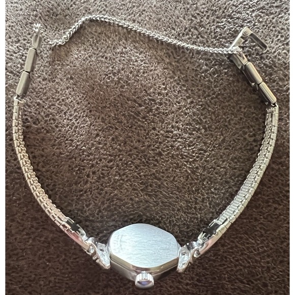 Vintage Ladies Benrus 17 Jewel Silver Tone Cocktail Mechanical Wind Watch - Picture 4 of 9